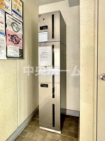 ライオンズマンション親水公園第２の設備|【宅配ボックス】在宅時・不在時に関わらず、居住者の代わりに非対面で宅配物を受け取ってくれる便利な設備です。わかりやすくご説明致しますので見学時にはお部屋だけではなく共用部分もぜひチェックしてください。