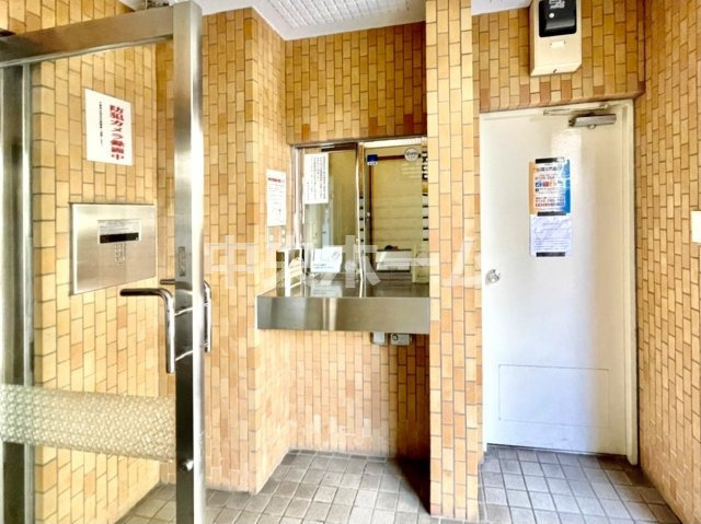 ライオンズマンション親水公園第２の受付|【オートロック】オートロックシステムでセキュリティ充実。当たり前ですが、安全で安心して暮らすのって大事ですよね。お探しのご条件でオートロック付きの物件を探す方も多いですがやはりセキュリティは大事です。