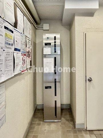 ライオンズマンション親水公園第２の設備|【宅配ボックス】在宅時・不在時に関わらず、居住者の代わりに非対面で宅配物を受け取ってくれる便利な設備です。わかりやすくご説明致しますので見学時にはお部屋だけではなく共用部分もぜひチェックしてください。