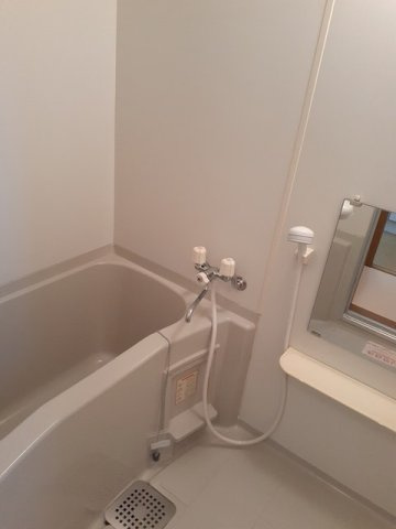 ストーンヒルズＢの浴室