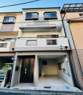 【外観】 | 大阪市西淀川区御幣島４丁目中古戸建　リフォーム済 | 平成９年４月建築！令和８年１月室内外リフォーム済み♪お待たせ無しで即ご入居していただけます！！車庫付き３LDKの間取りで新婚様からファミリー様まで幅広くおすすめです！！