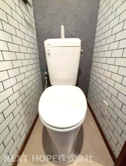【トイレ】 | 大阪市西淀川区御幣島４丁目中古戸建　リフォーム済 | トイレは１階・２階に設けられております♪こちらは２階部分の新品のトイレです！水廻り全てが新品で気持ちよくご入居していただけます！！