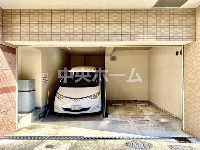 モナーク根岸の駐車場|【敷地内駐車場】最新の空き状況や費用などの詳細は担当スタッフまでお問い合わせください。