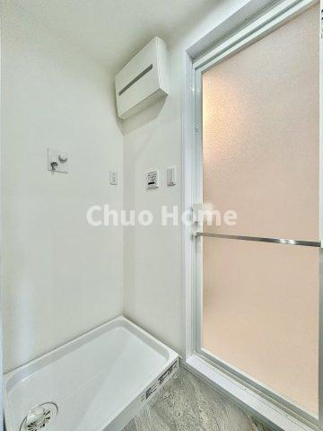 モナーク根岸のランドリースペース|【ランドリースペース】担当者がスケールを持ち歩いておりますので、ご見学時には現在お使いの洗濯機などがきちんと収まるかなどもチェックして下さい。見学前に測っておくと非常に便利だと思います。