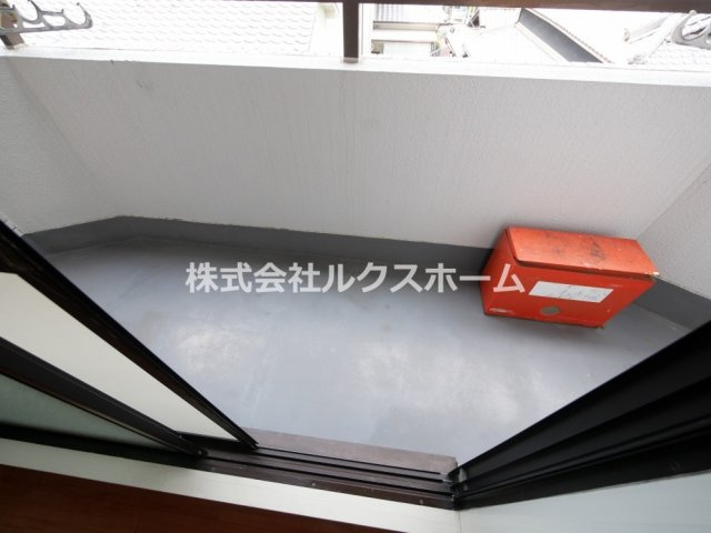 ヴァイセスシュロス南茨木のバルコニー|外からの目が気にならないバルコニーで洗濯物が干せます