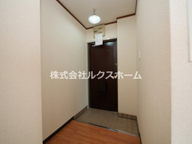 ヴァイセスシュロス南茨木の玄関|収納もある玄関です