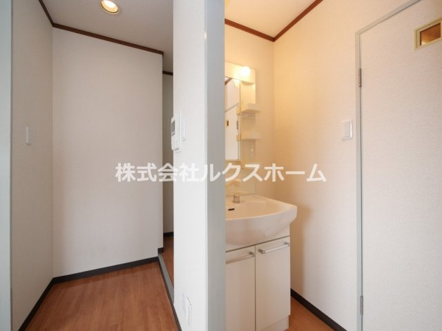 ヴァイセスシュロス南茨木の洗面所|スペースが確保できる洗面所です