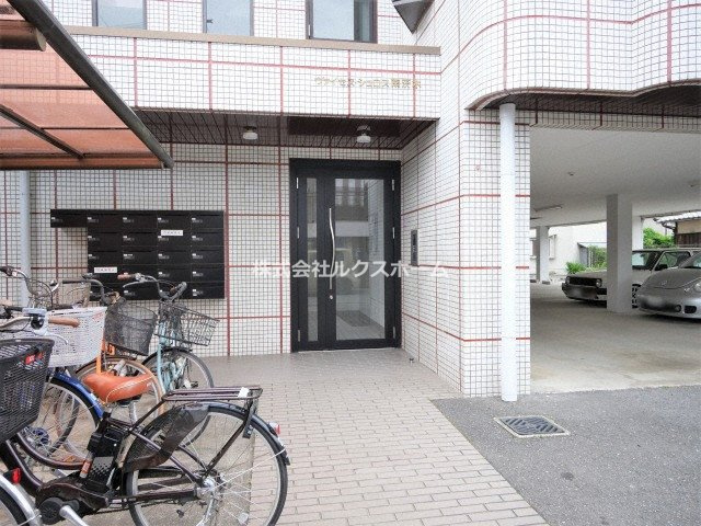 ヴァイセスシュロス南茨木のエントランス|建物の内部です