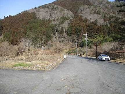 広島市佐伯区湯来町大字伏谷字倉谷　土地の前面道路含む現地写真