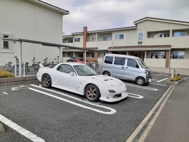 コリーヌ　ミニヨン　Ｂの駐車場