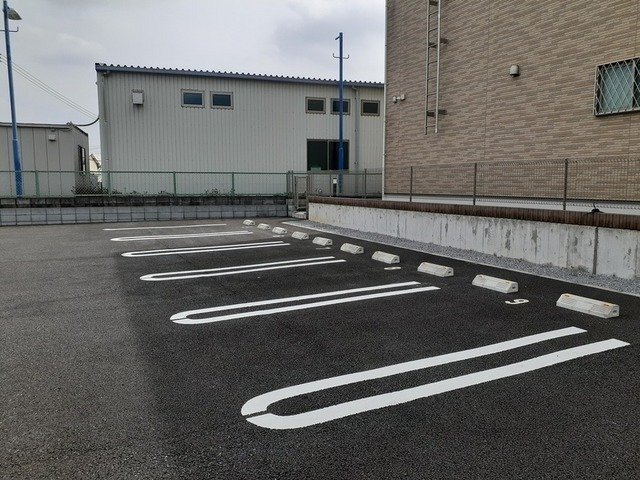 カーサ　シエロの駐車場