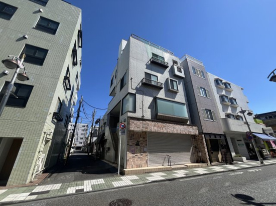 荒川ビルの外観