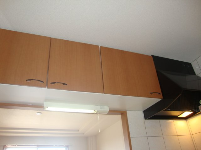 ローズガーデン長塚Ⅰのキッチン|吊棚