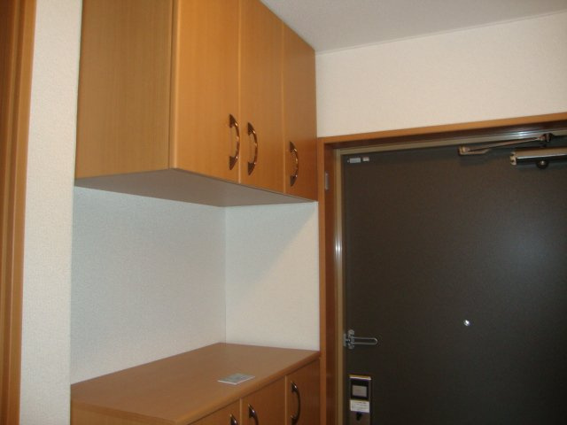 ローズガーデン長塚Ⅰの収納|下駄箱上部