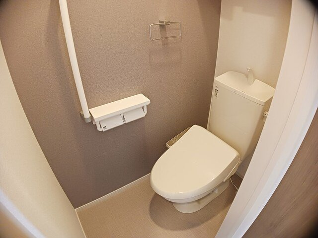 【トイレ】 | ロジュマンⅢ | 清潔感のあるトイレです