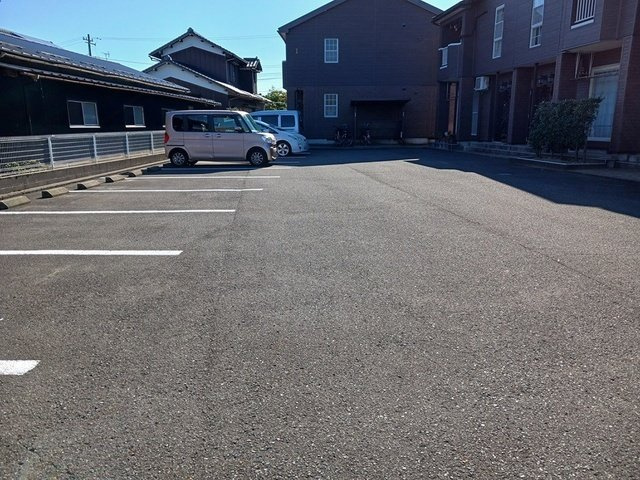 プリマヴェーラⅡの駐車場