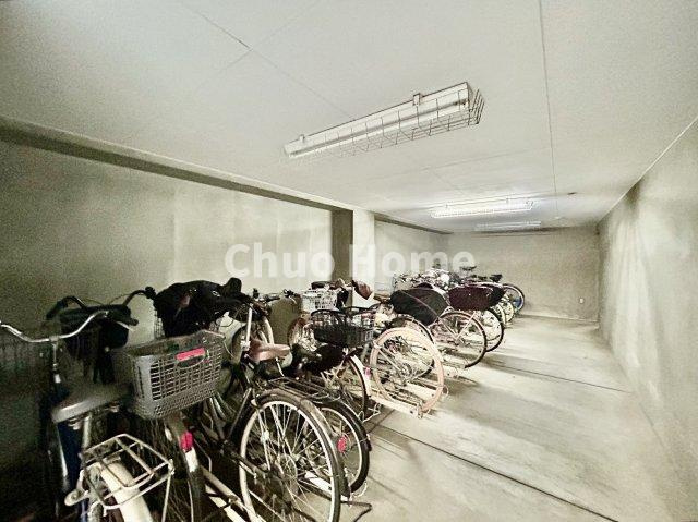 ネバーランド大島の駐輪場|【自転車置き場】最新の空き状況や費用などの詳細は担当スタッフまでお問い合わせください。