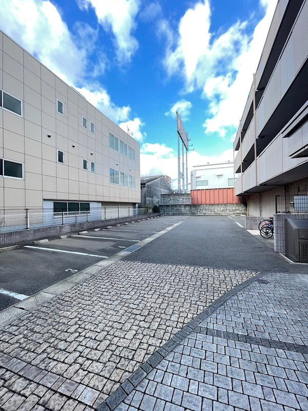 グローリアＭ・Ｋの駐車場