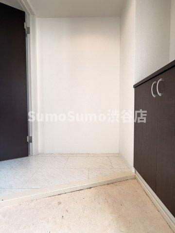 ケイ・アパルトメント三宿の玄関|きれいな玄関です