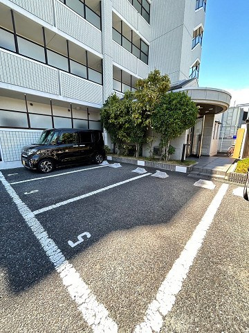 ラ・スリーズクレハの駐車場