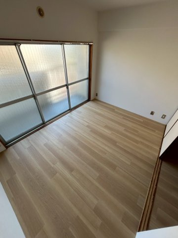 エルパラッツォ本山南の洋室