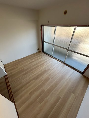 エルパラッツォ本山南の洋室