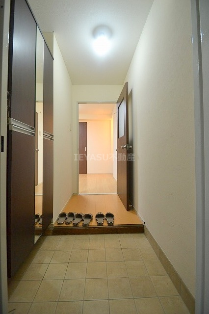 広島市西区観音本町１丁目の賃貸マンションの玄関