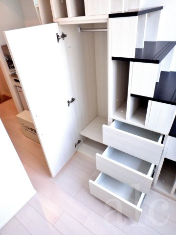 ハーモニーテラス北新宿の収納|収納階段あります