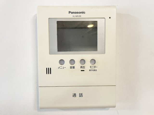 ■枚方市東香里元町　中古一戸建て・リフォーム済み■の設備|モニターインターホン！声だけでなく来訪者の姿や顔がモニターで確認できるので、小さなお子様がいらっしゃるご家庭でも安心できます！