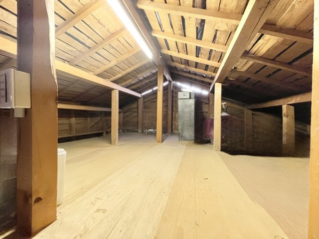 ■枚方市東香里元町　中古一戸建て・リフォーム済み■の収納|大型の屋根裏収納！かさばる季節ものの収納もラクラク！