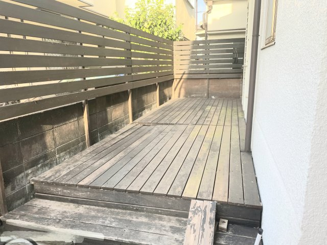 ■枚方市東香里元町　中古一戸建て・リフォーム済み■の庭|ウッドデッキです♪