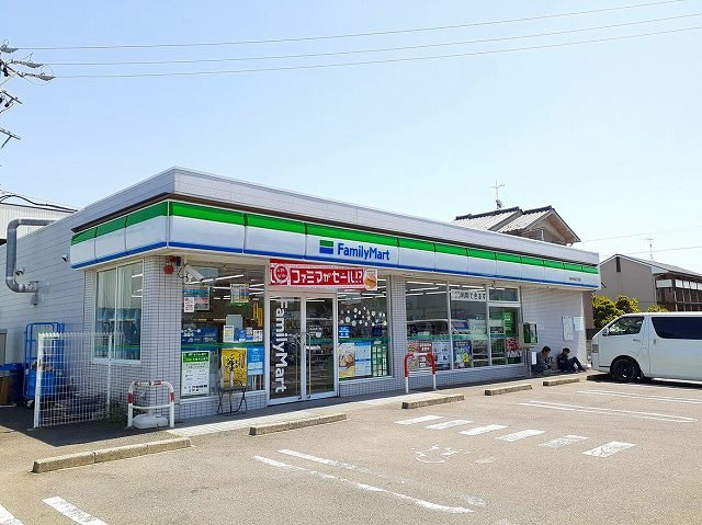 チェリッシュの周辺|ファミリーマート　中央４丁目店まで400m