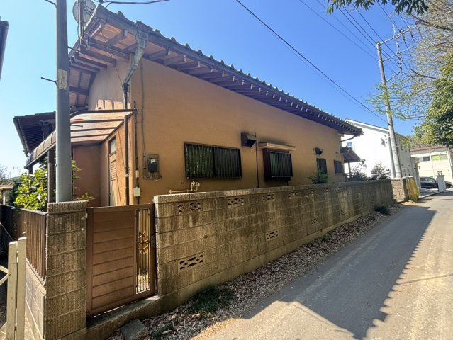 蓮田市江ヶ崎　中古平屋戸建の前面道路含む現地写真