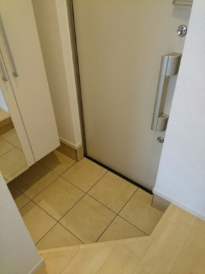 【玄関】 | グランソレイユ楠葉Ⅲ | きれいな玄関です