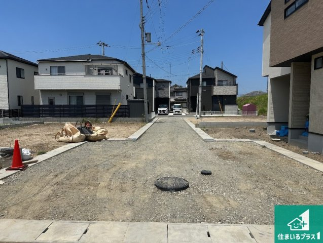 ●5(土)6(日)現地説明会！　奈良市東九条町　ラスト1邸の前面道路含む現地写真|周辺は閑静な住宅街！前面道路広々で車の出し入れも便利です。駐車が苦手な方でも安心して車庫入れできます！