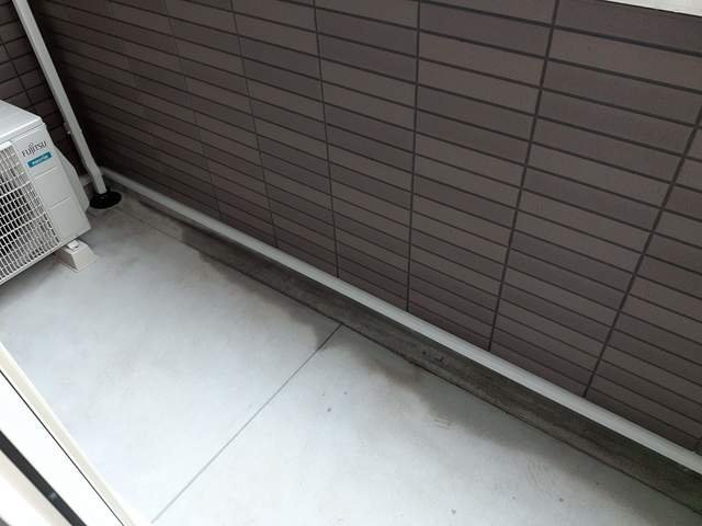 ウィスタリアのバルコニー