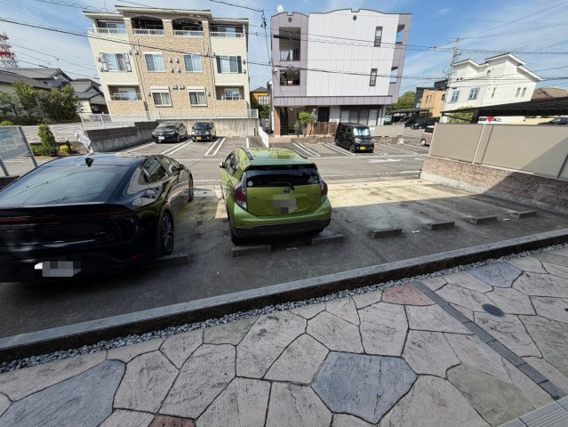 キャネルの駐車場