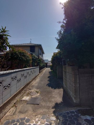 【その他】 | 尾上町長田建築条件なし売地 | 現在、私道（持分１／３）の幅員は２．５ｍですが再建築時には通路の反対側（左側のブロック塀）から４ｍ後退して空地を確保する必要があります