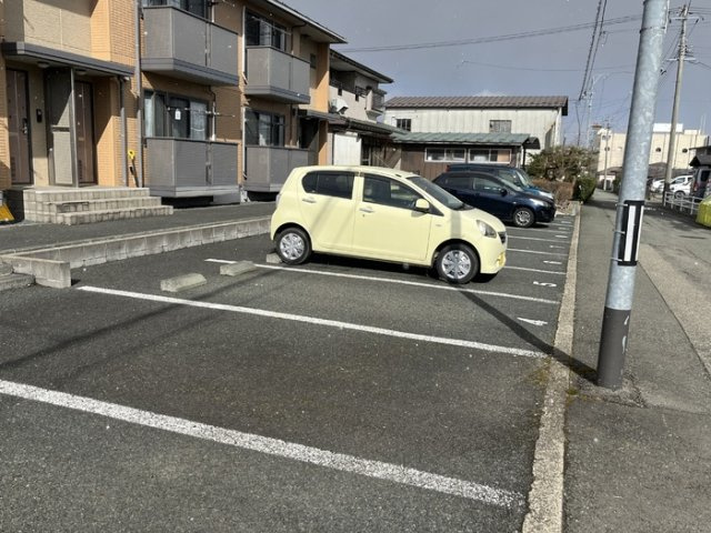 スイセイの駐車場