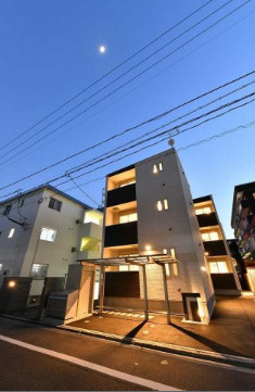REGALEST 庚午中の外観