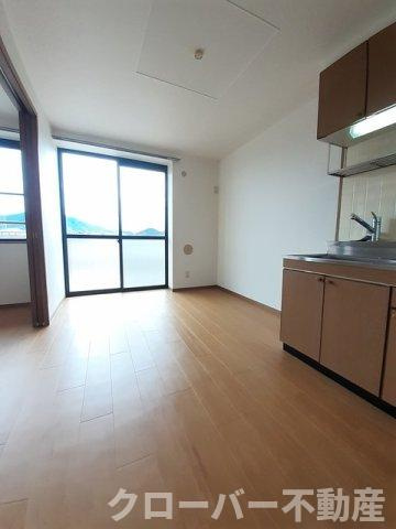 ブライトプラッツＡの居間・リビング