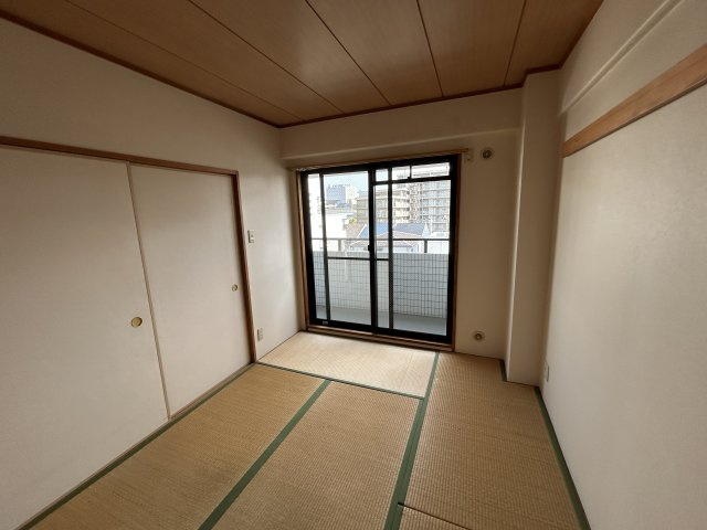 メゾンド平岡2番館の和室