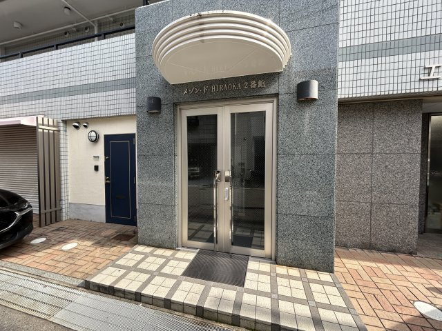 メゾンド平岡2番館のエントランス