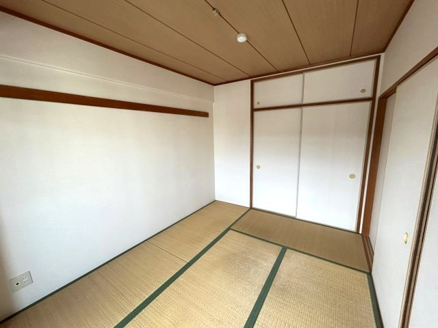 メゾンド平岡2番館の寝室