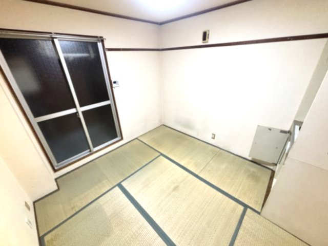春日野道ロイヤルハイツの居間・リビング