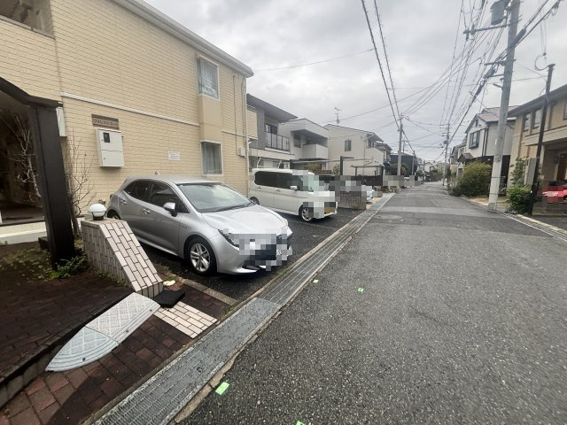 ラフェブランシュ岡本の駐車場