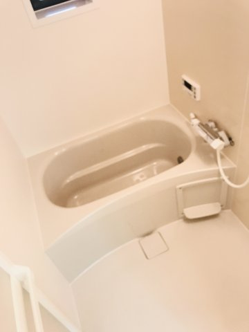 サニーハウス岡本の浴室|淡い色彩のシステムバスです。