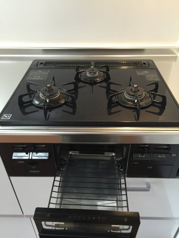 サニーハウス岡本のキッチン|コンロもグリルもマッサラです。煮込み料理か、焼き魚が迷いますか。