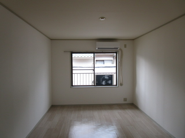 ライフイン芦屋の洋室|落ち着いた色調の洋室です