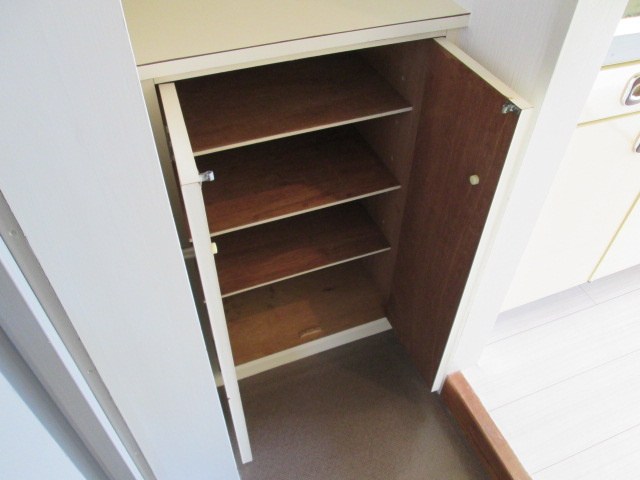 ライフイン芦屋弐番館の収納|便利な収納スペースです